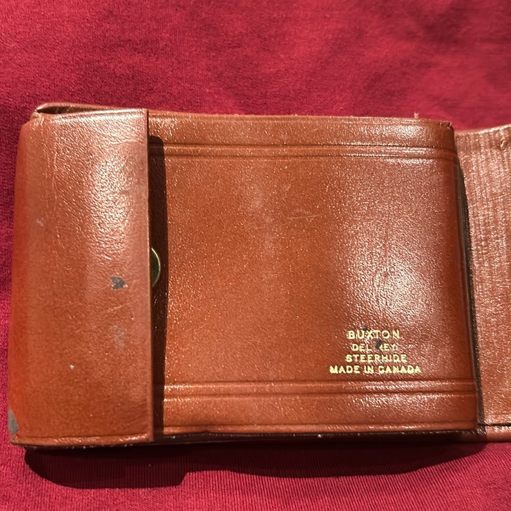 Old but cool! Buxton Vintage Men's Brown Leather Wallet